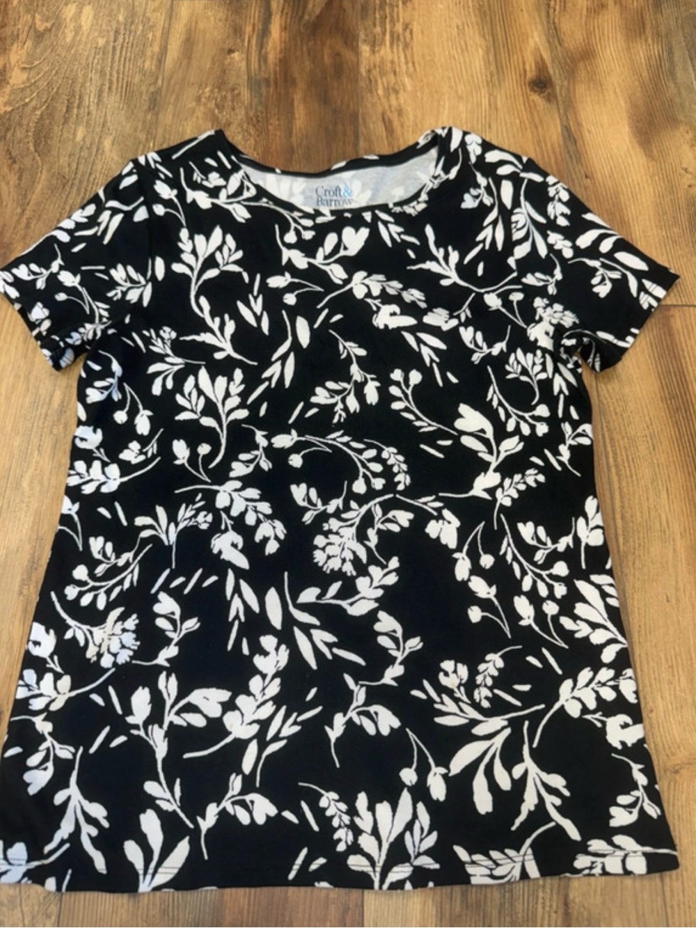 croft & barrow Black and White Floral Short Sleeve Tee